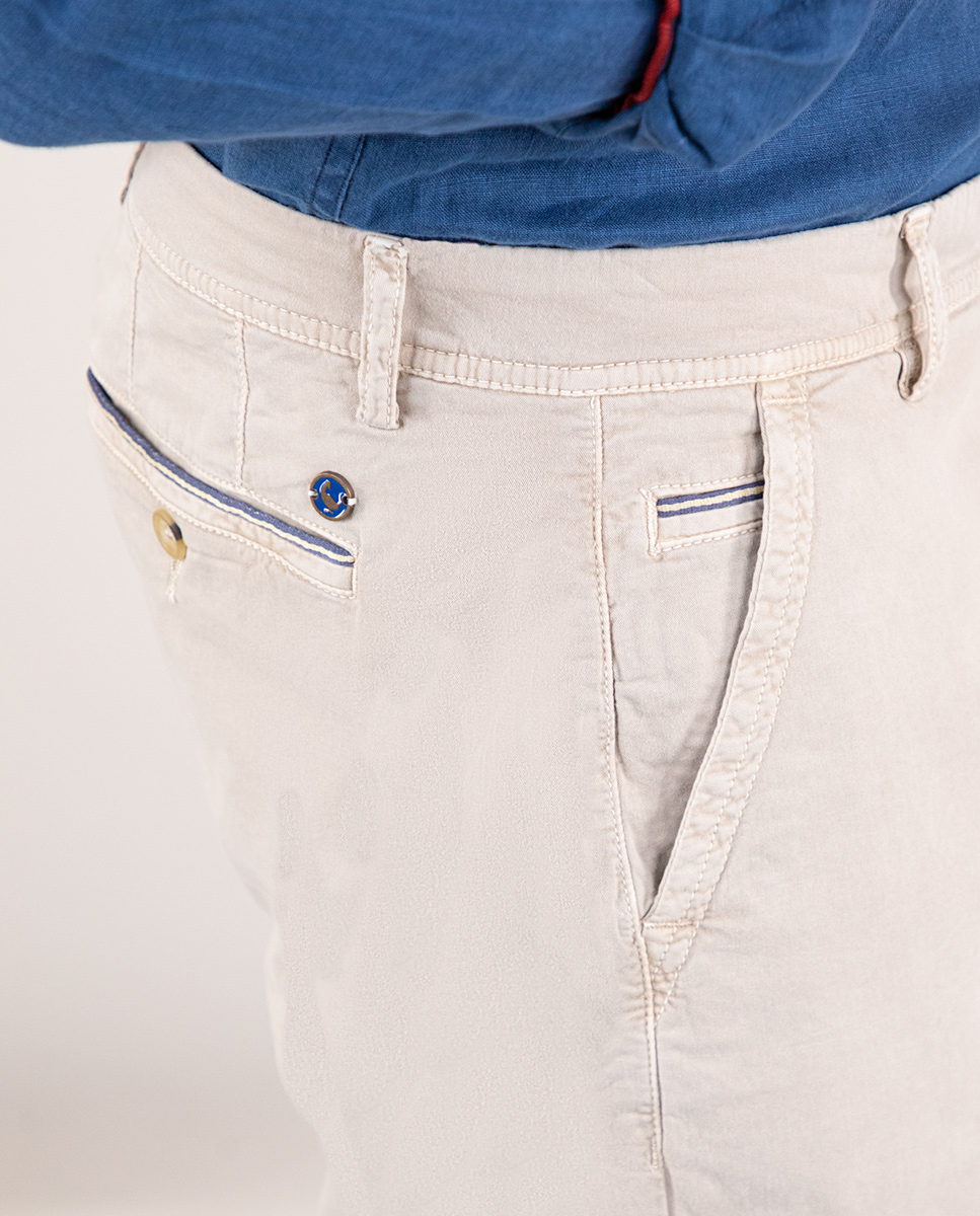 Bermudas Beige LATAM