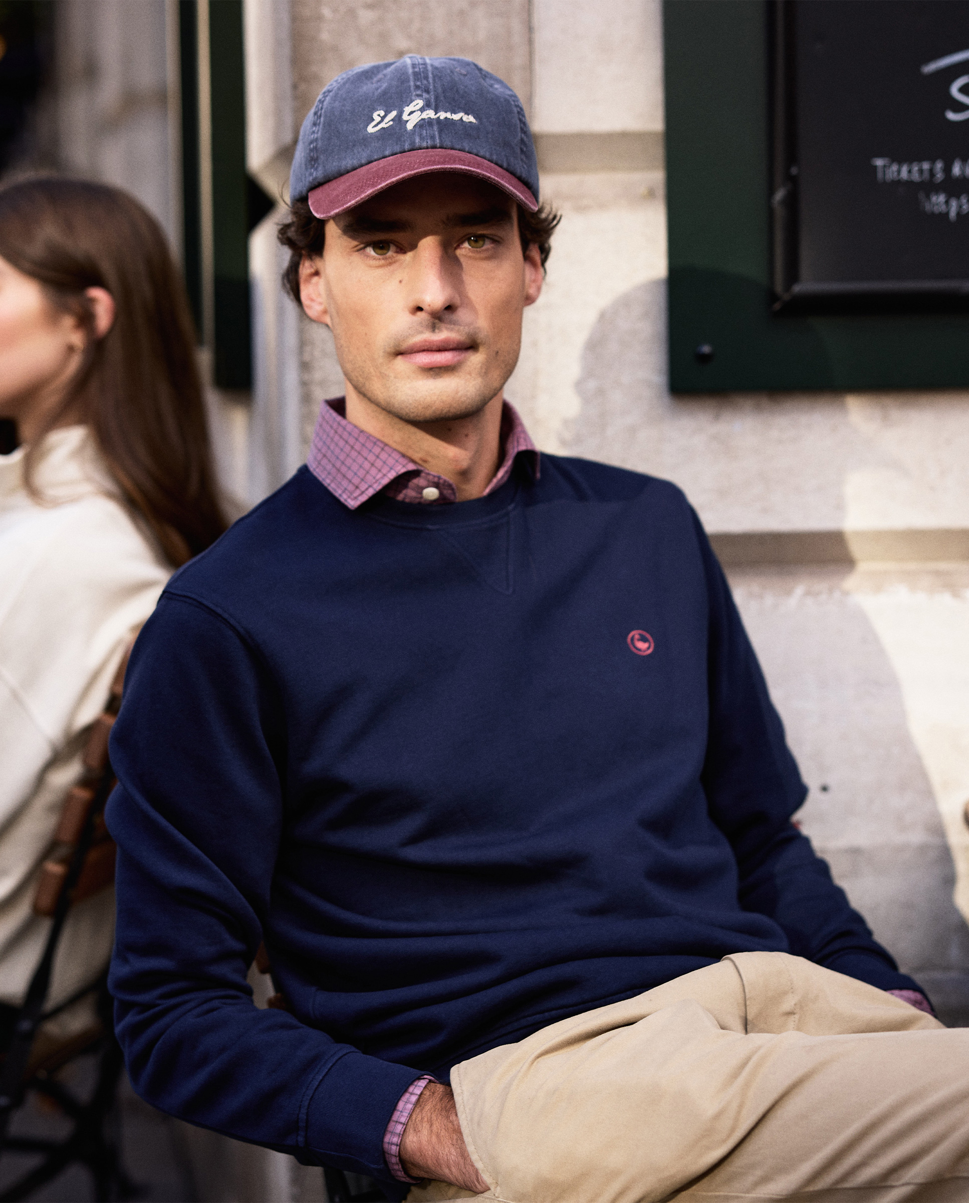 Moletom com gola redonda azul marinho