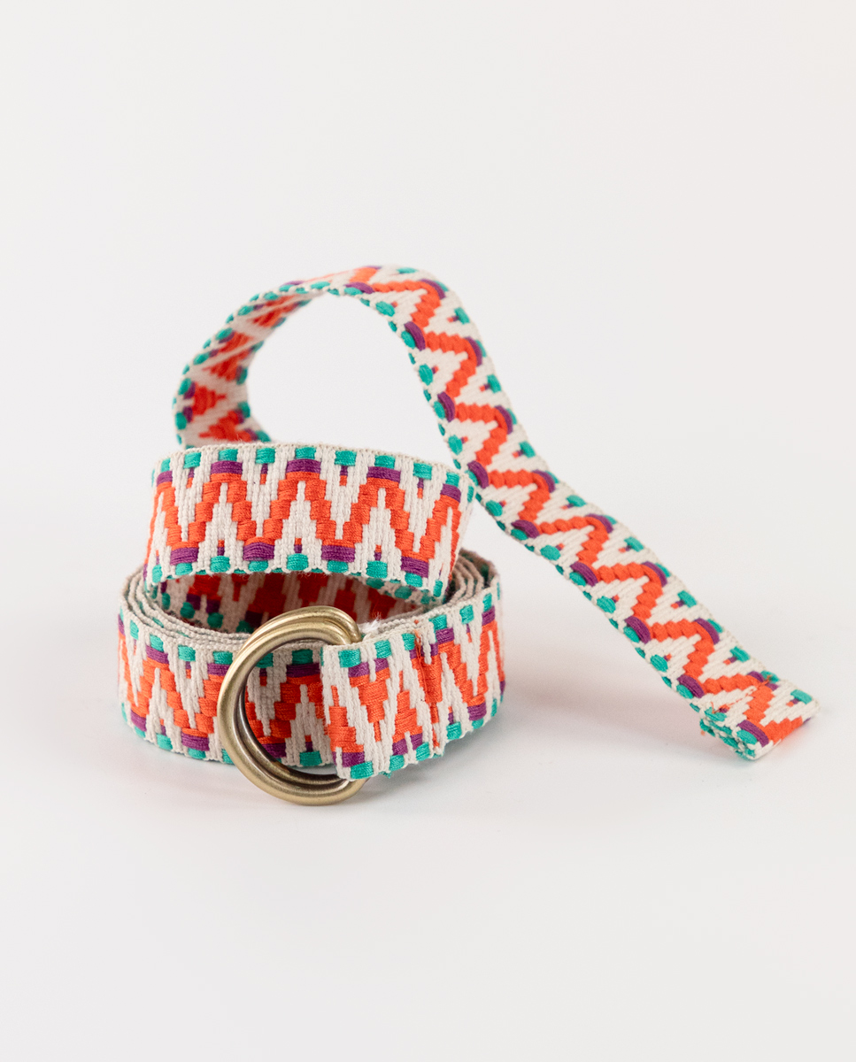 Cinto com fivela trançada em zigue-zague multicolorido